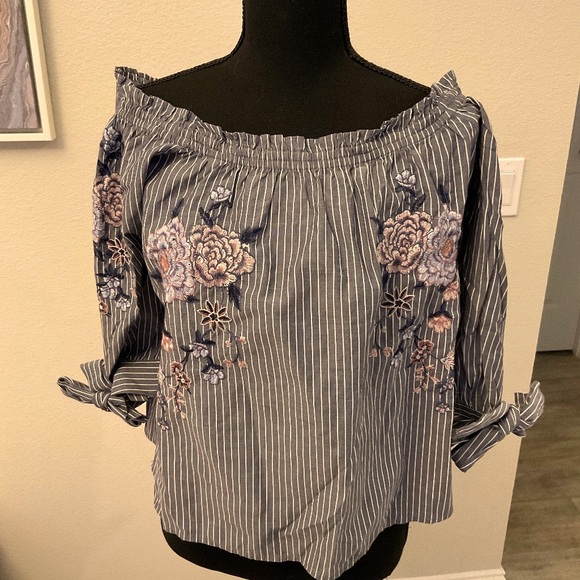 American Eagle Outfitters Tops - AEO  TOP off the shoulder